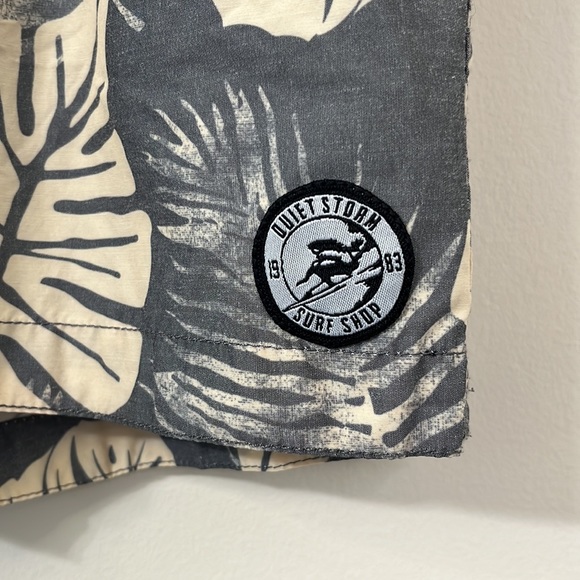 Quiet Storm Men's 8" Inseam Banana Leaf Bathing Suit Size 36 - Picture 5 of 11